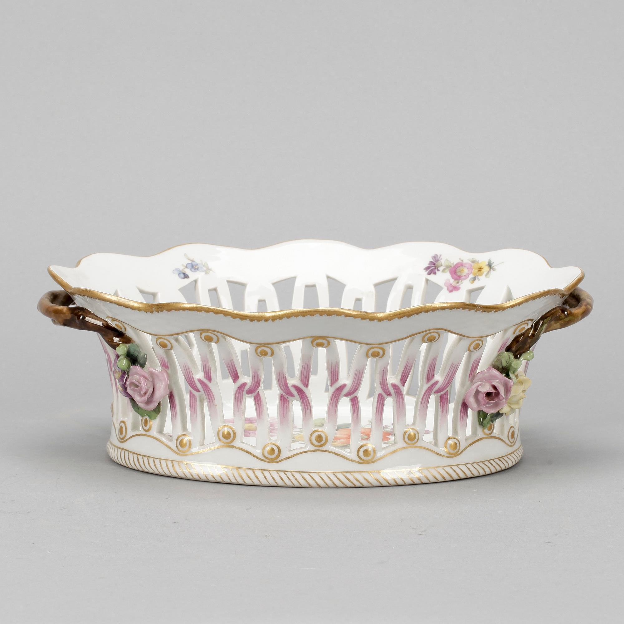 GALLERSKÅL, porslin, sk "Julian-Marie-porslin", modell 1851, Royal Copenhagen, 1900-tal.