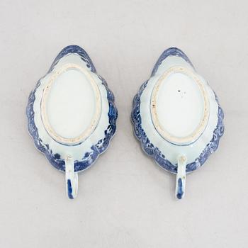 A pair of similar Chinese export porcelain blue and white sauce boats, Qing Dynasty, Qianlong (1736-95).