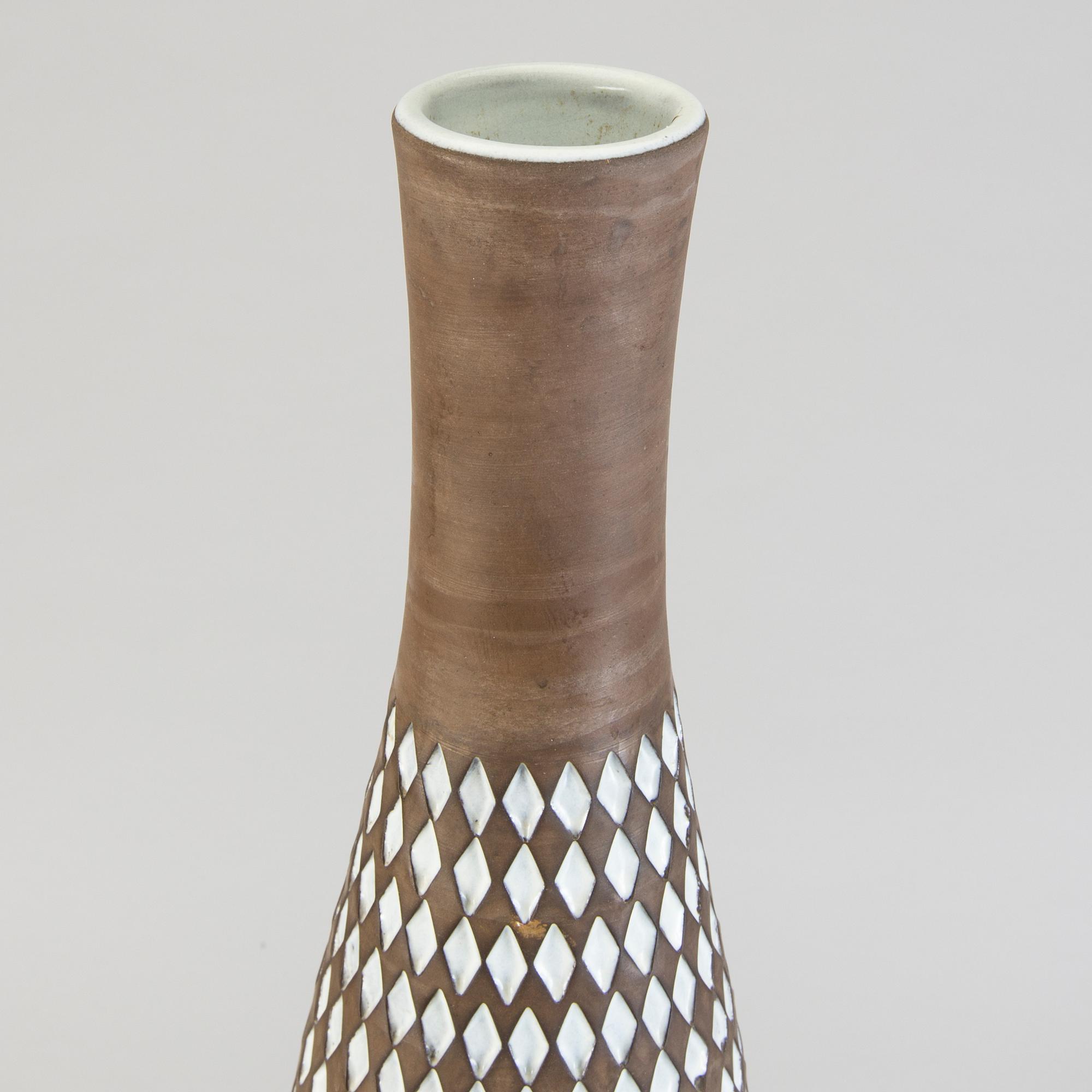 INGRID ATTERBERG, golvvas, lergods, "Pepita", tillverkad 1954-57.