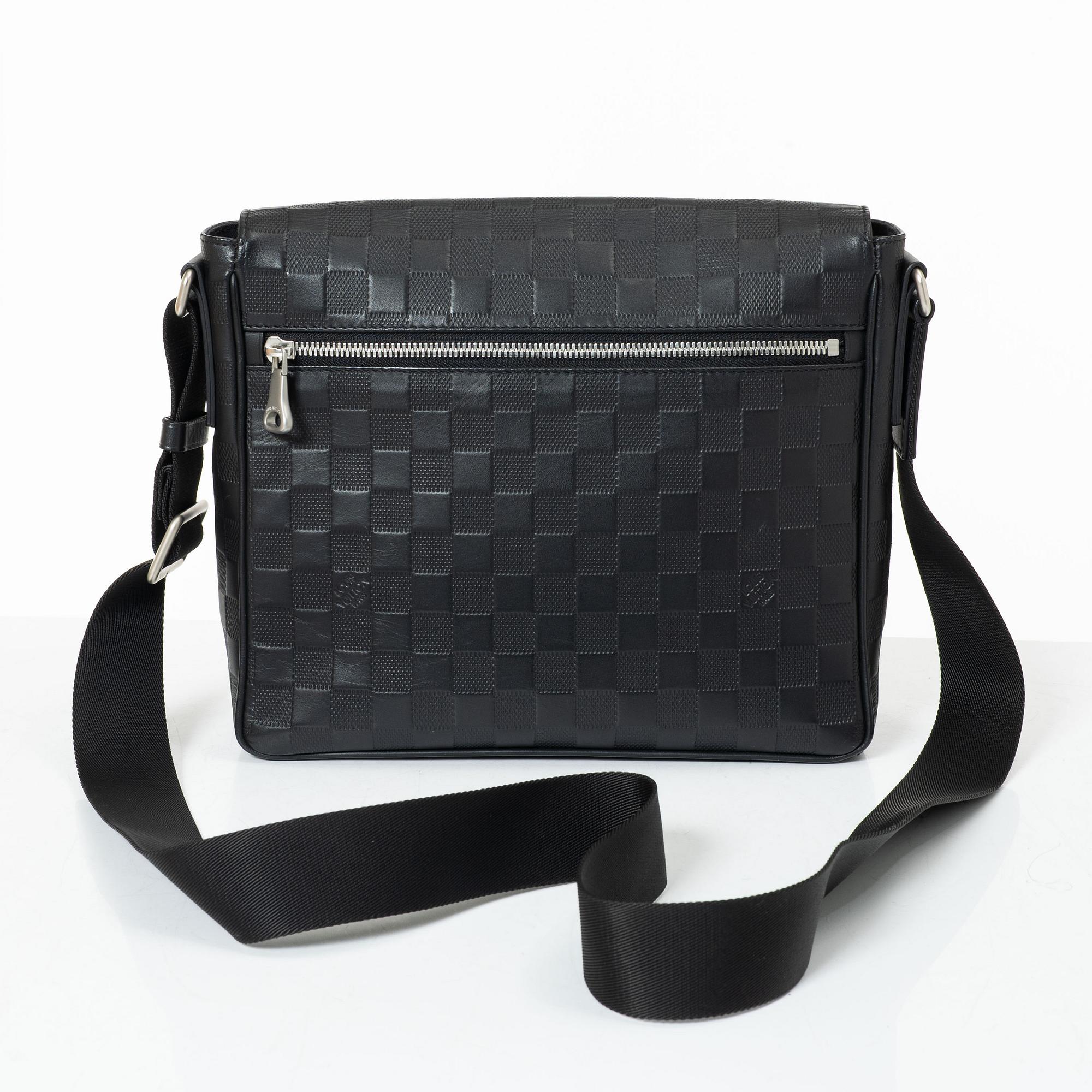 Louis Vuitton, Bag, "District Pm".