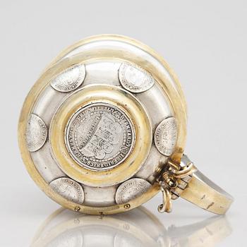 Andreas Junge I, dryckeskanna, delvis förgyllt silver, Königsberg, möjligen 1736.