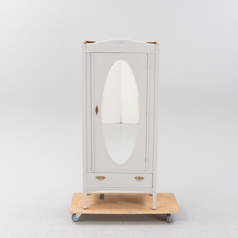 Klädskåp, jugend, 1910/20-tal.