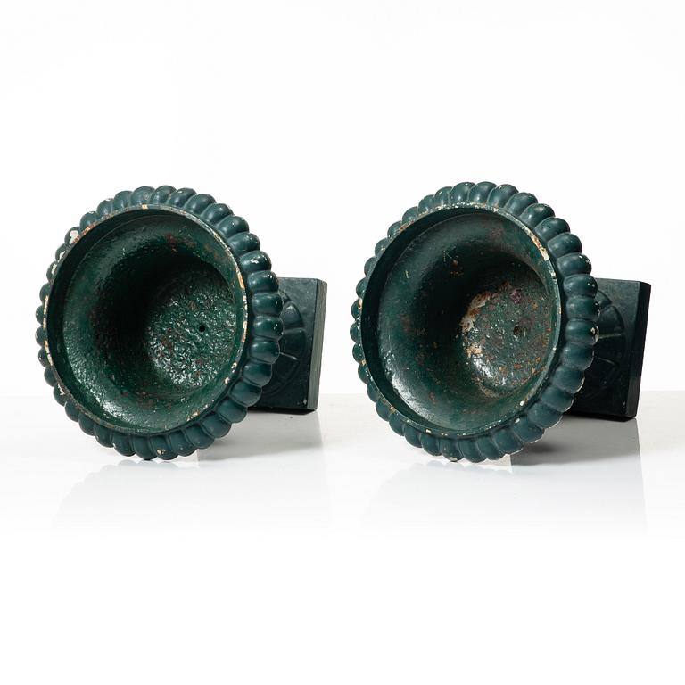 Trädgårdsurnor, ett par, No. 1, Husqvarna, omkring 1900.