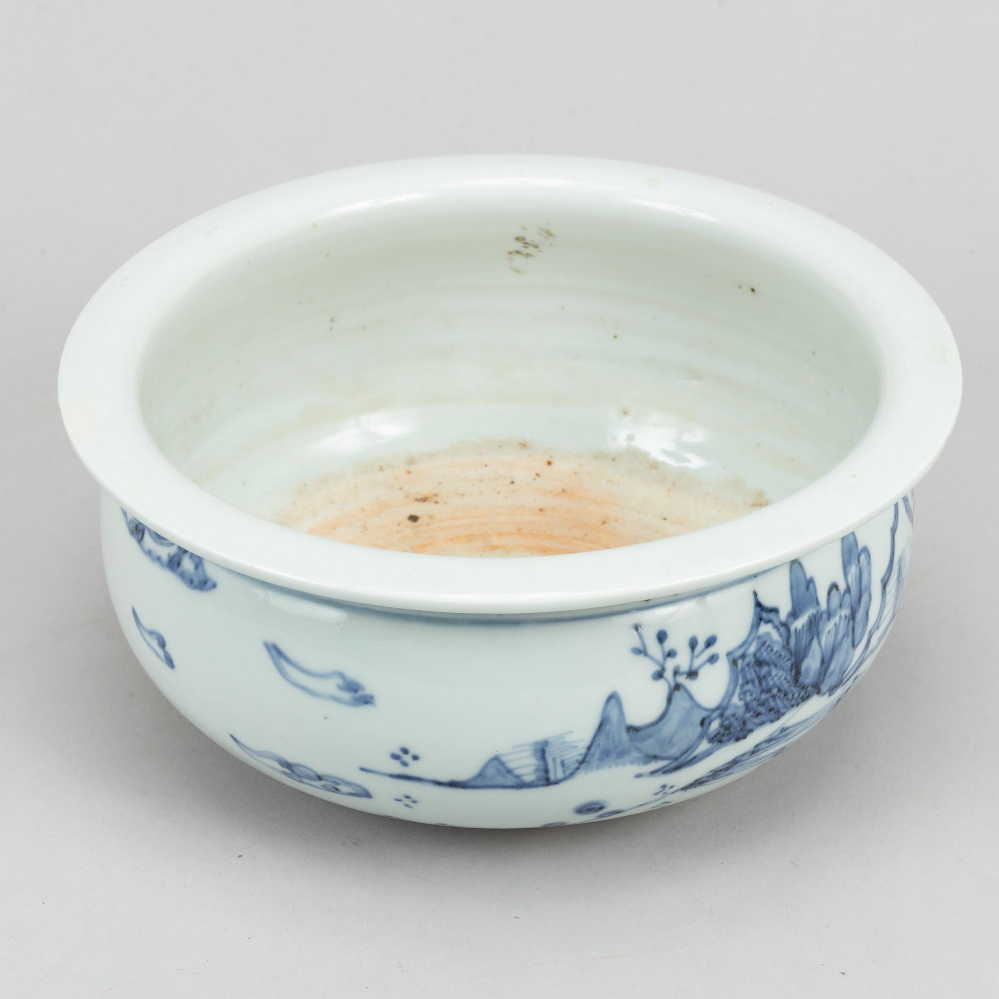 A blue and white tripod censer, Qing dynasty (1664-1912).