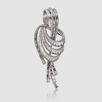 1174. A circa 15.00 ct baguette-cut diamond brooch/pendant signed Harry Winston. Inventory number 3533.