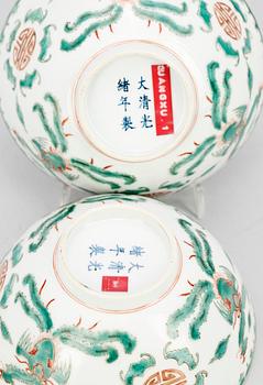 SKÅLAR, ett par, Guangxus märke, Kina 1900-tal.