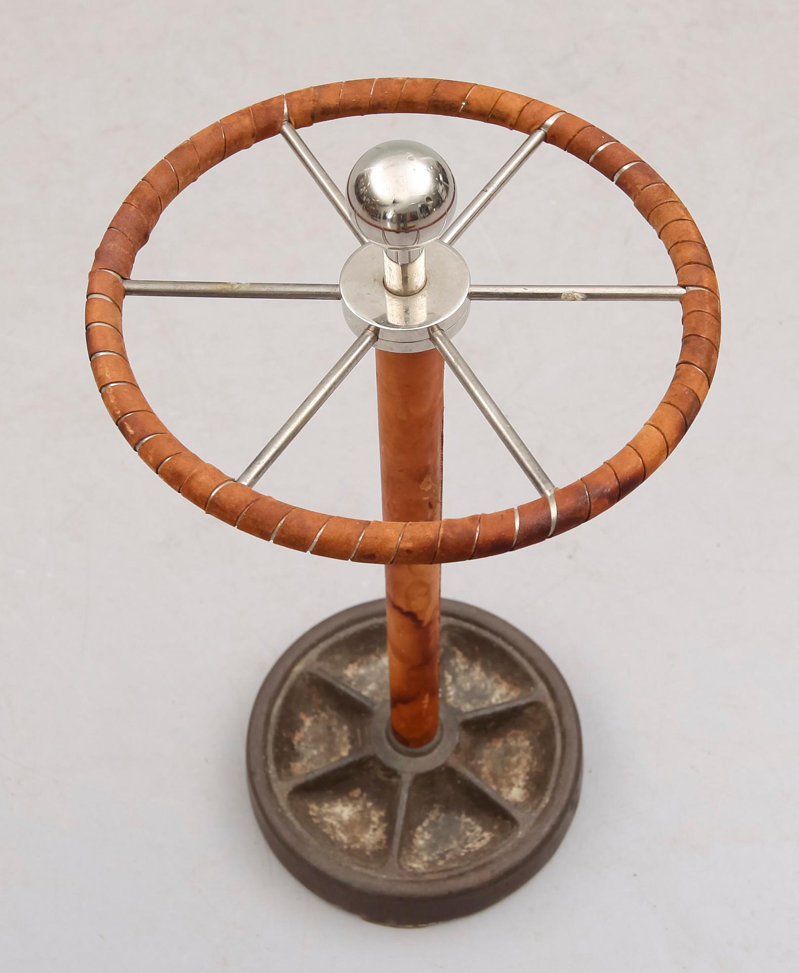 PARAPLYSTÄLL, 1900-talets första hälft.