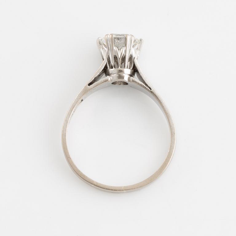 Ring, solitär, vitguld med briljantslipad diamant, 1,33 ct.