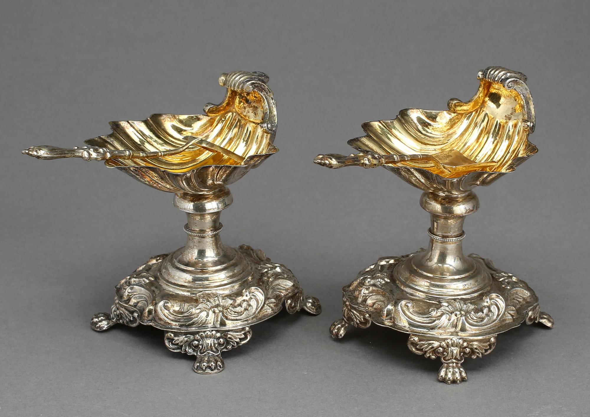 SALT- OCH PEPPARKAR, silver, Gustaf Möllenborg, Stockholm, 1843. Vikt ca 246g.