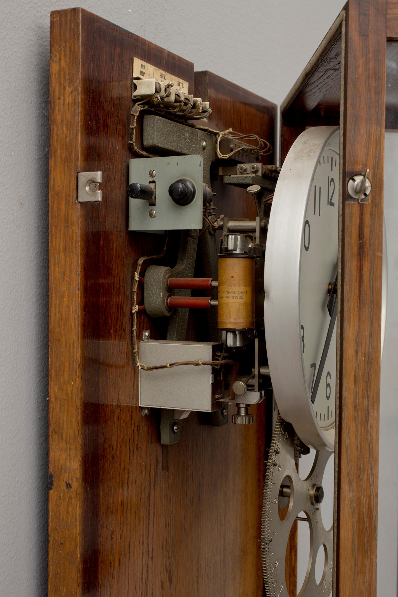VÄGGPENDYL, LM Ericsson, omkring 1900-talets mitt.