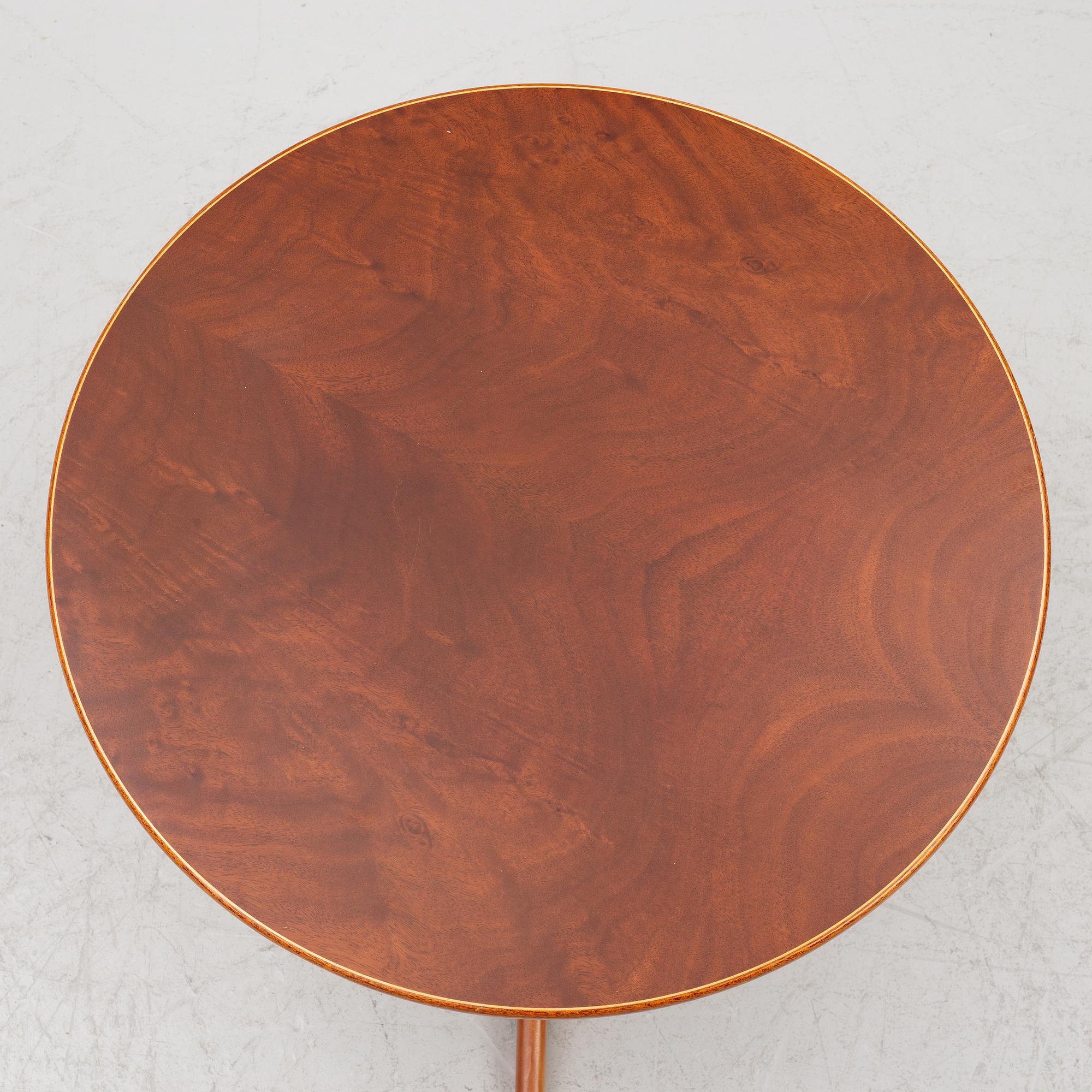 Josef Frank, sidobord, modell B 607, Firma Svenskt Tenn, ca 1992.