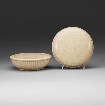 271. ASK med LOCK, keramik. Ming dynastin (1368-1644).