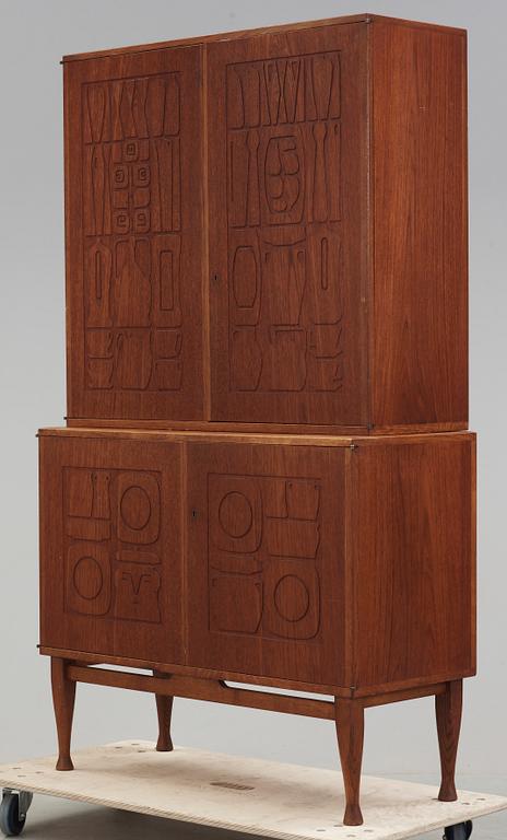 SKÅP. "Krus" Yngve Ekström, märkt Westbergs Möbler AB i Tranås, 1950-tal.