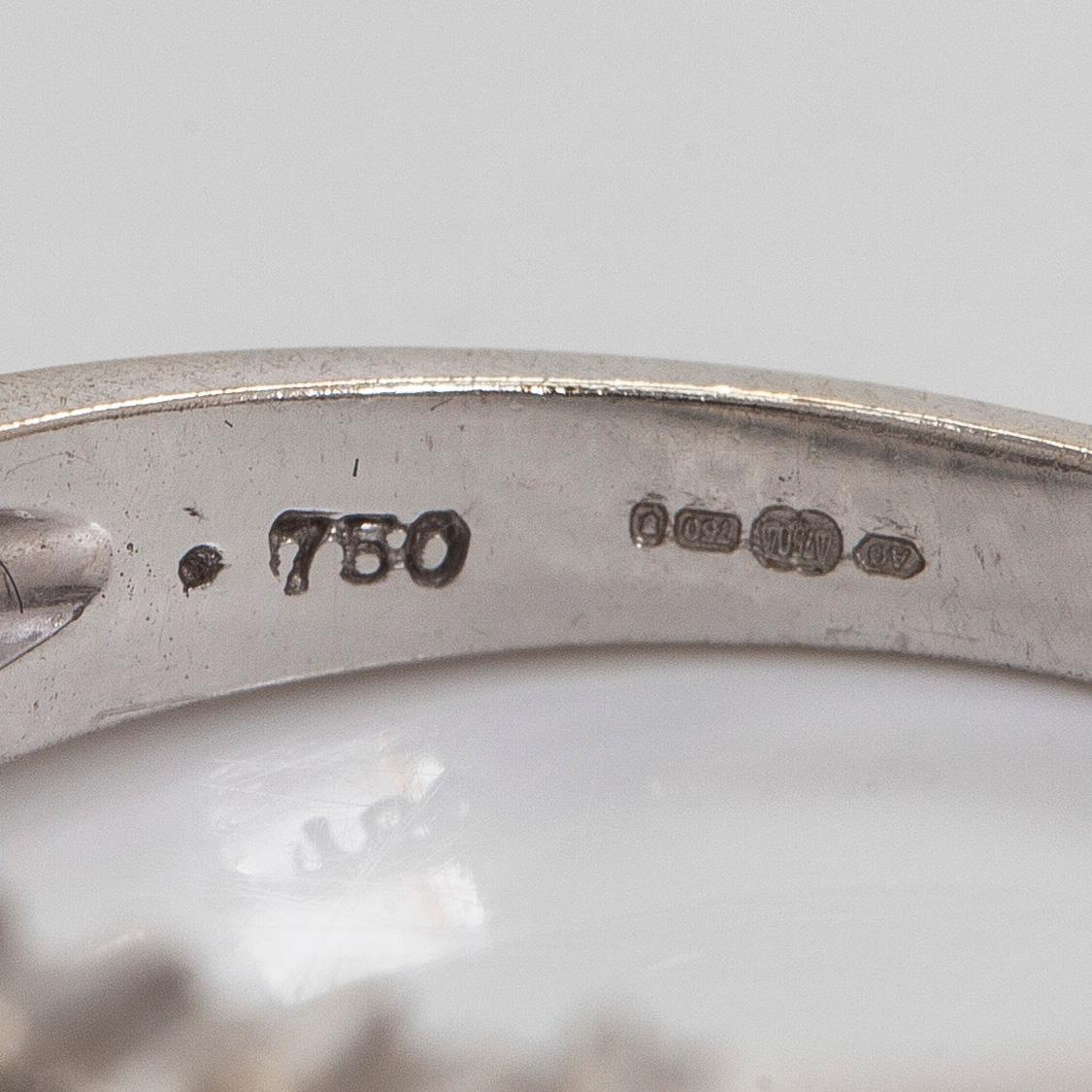 Ring, briljantslipade diamanter, 18K vitguld, England.