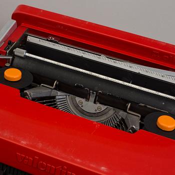 ETTORE SOTTSASS, skrivmaskiner 2 st, "Valentine", 1969.