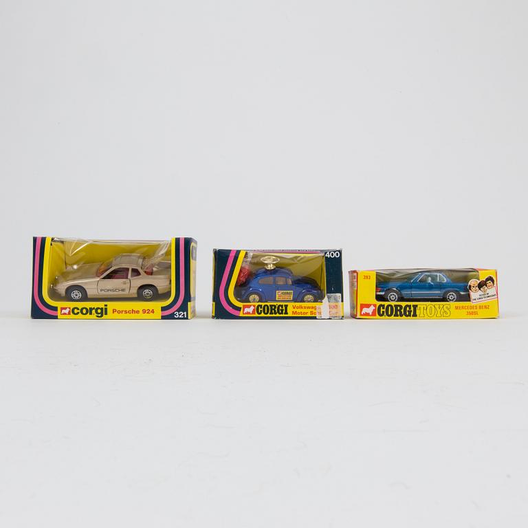 Fourteen Corgi Toys and Lesney vehicles, England, 1960/70s.