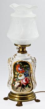 BORDSLAMPA, porslin, sekelskiftet 1800/1900-tal.