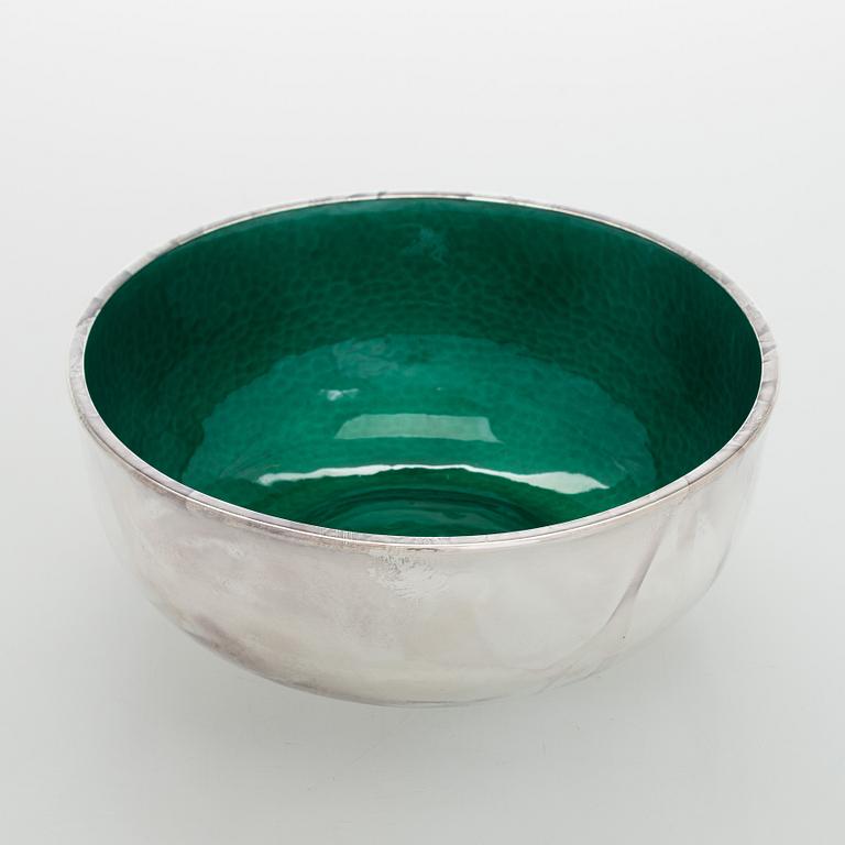 A. Tillander, skål, sterlingsilver och emalj, Åbo 2005.