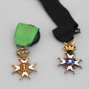 PARTI ORDNAR. Bla Nordstjärneorden i miniatyr, Sankt Olav-orden.