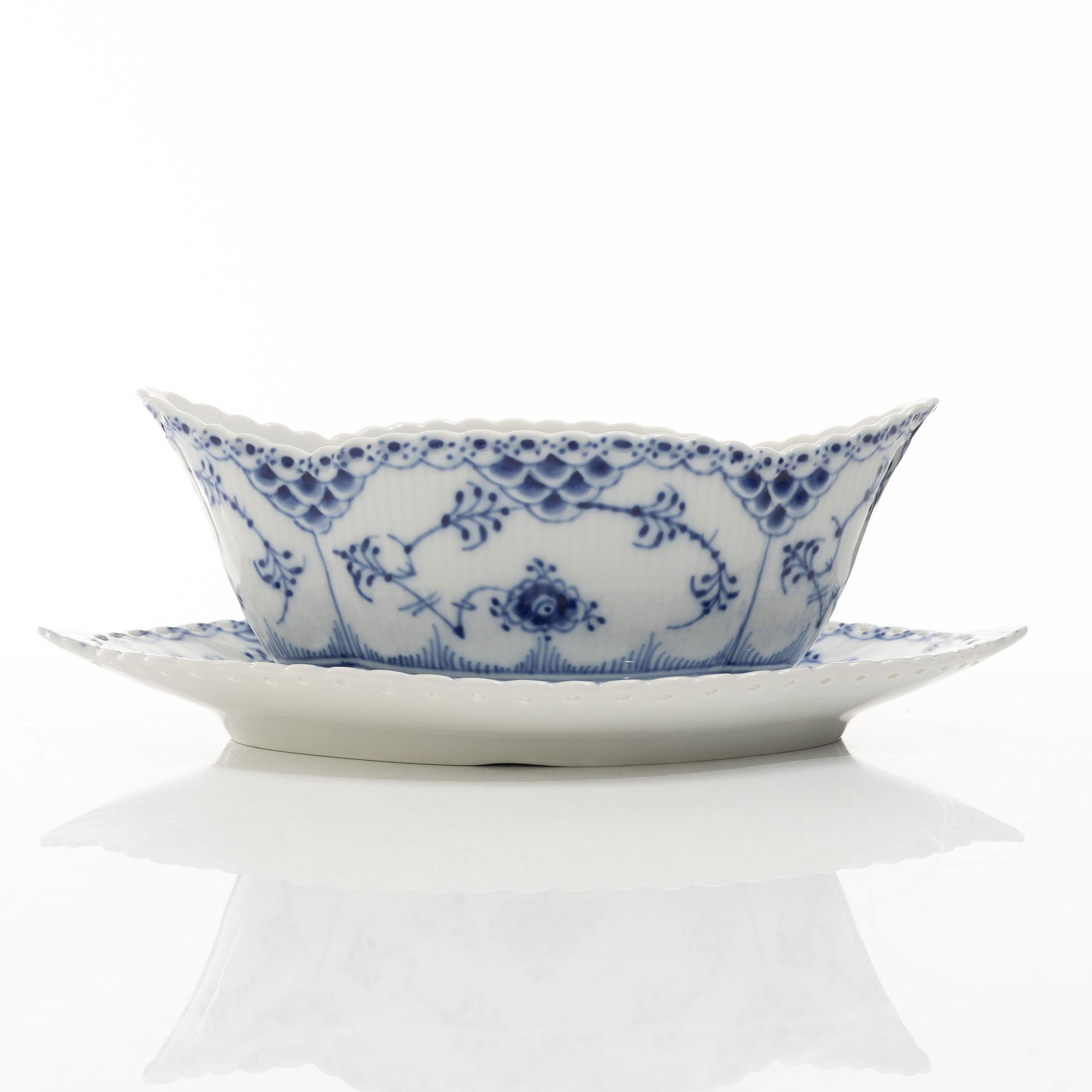Dinner service, 45 pieces, porcelain, "Blue Fluted", Royal Copenhagen, Denmark.