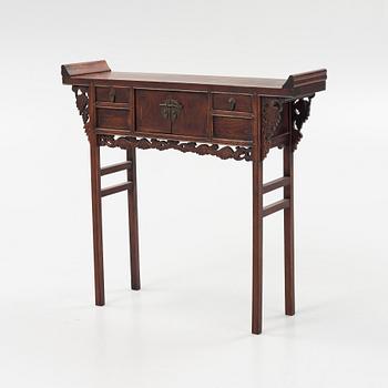 A Chinese altar table, late Qing dynasty/early 20th century.