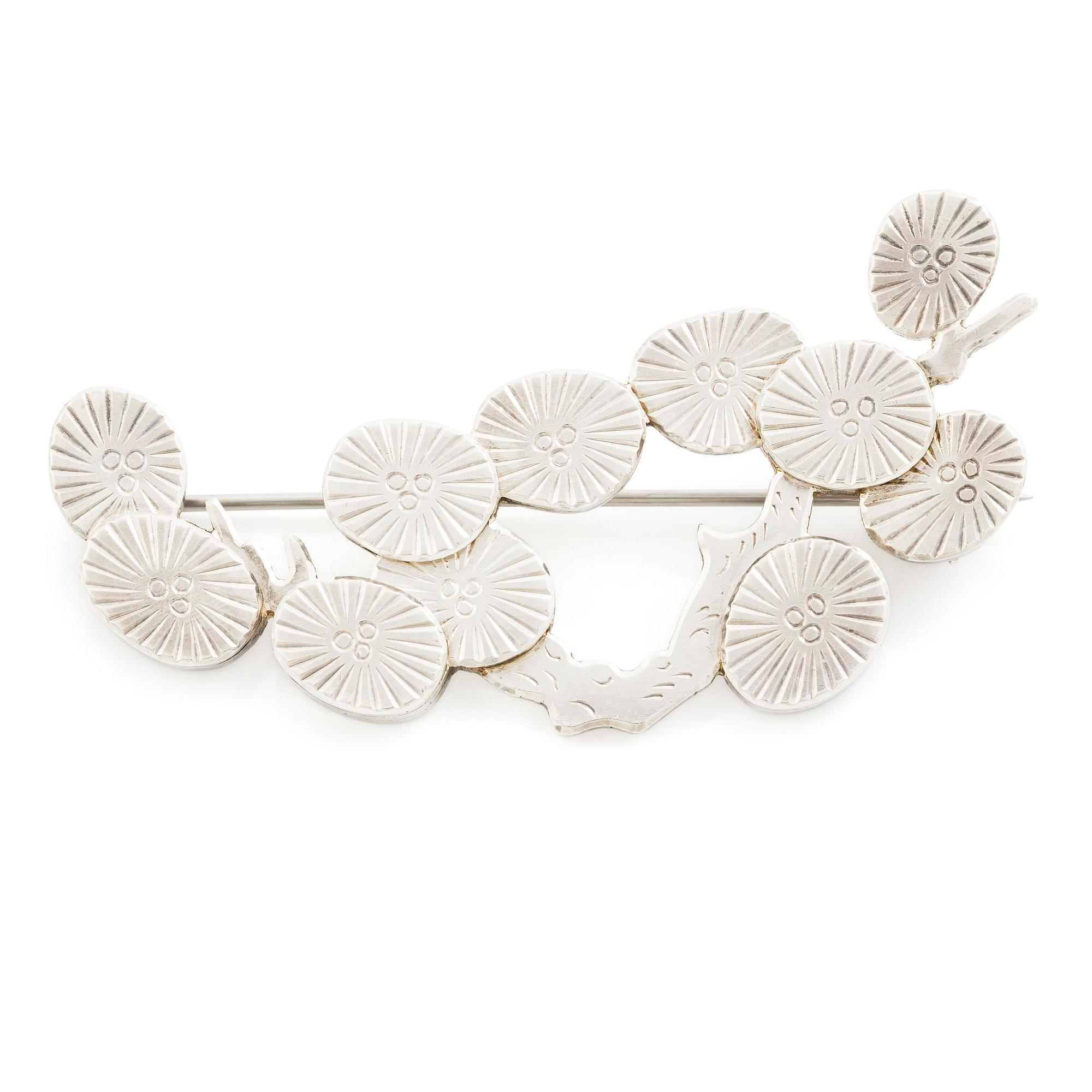 Wiwen Nilsson, brosch i form av kvist, sterlingsilver, Lund 1954.