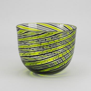 PETER SVARRER, a signed and dated glass bowl.