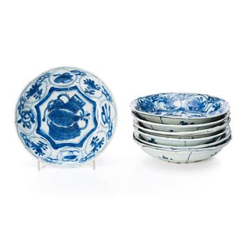 1096. A set of seven blue and white kraak dishes, Ming dynasty, Wanli (1572-1620).