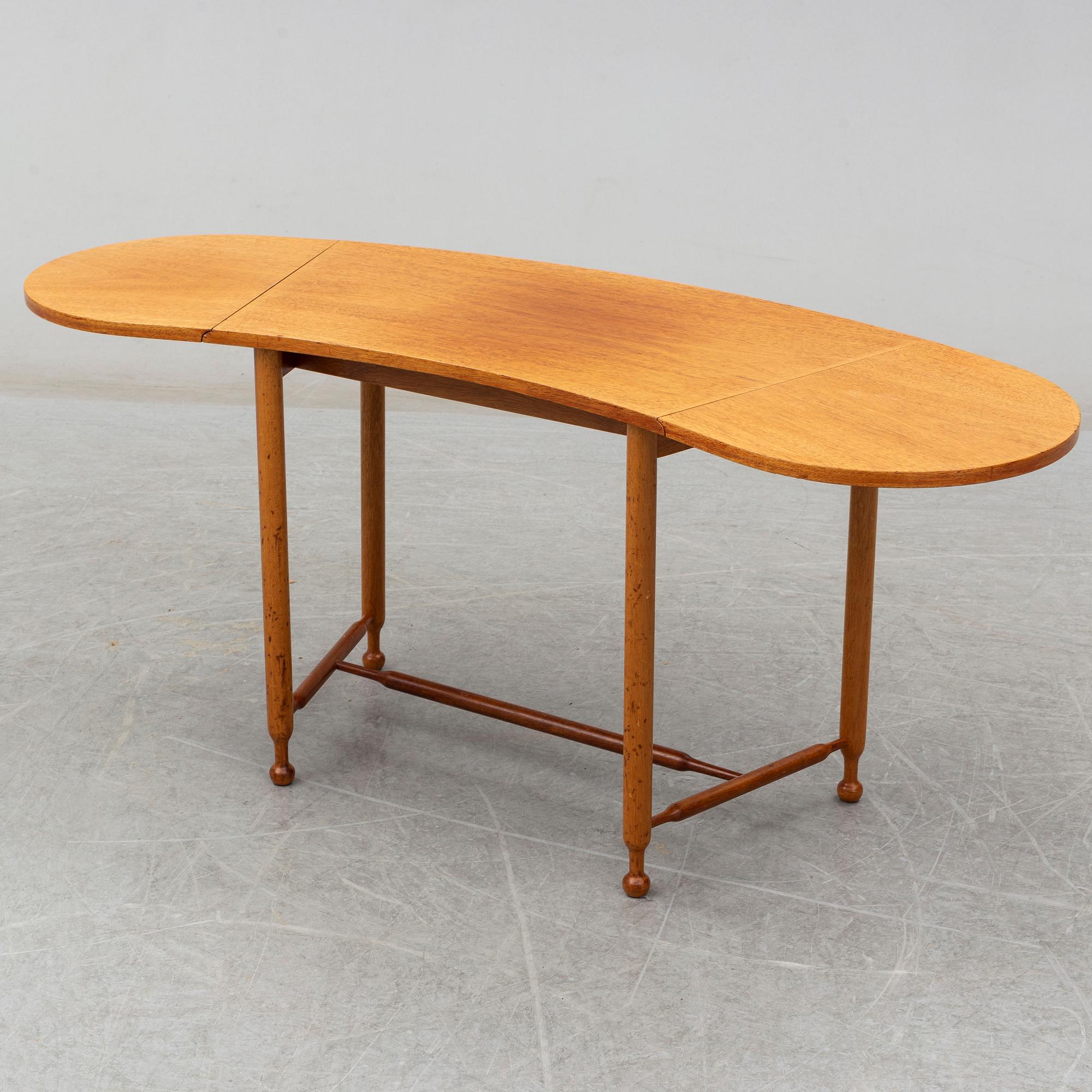 JOSEF FRANK, a model 1333 mahogany table from Firma Svenskt Tenn.
