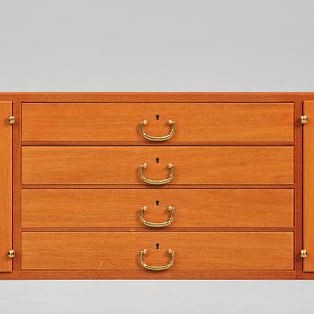 Josef Frank, sideboard, modell B 1015, Firma Svenskt Tenn, ca 2001.