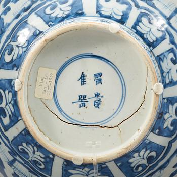 A large blue and white bowl, Ming dynasty, Wanli (1572-1620).