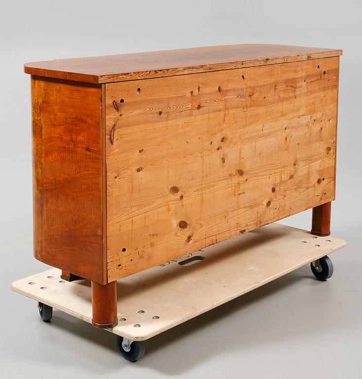 SIDEBOARD, 1900-talets andra kvartal.