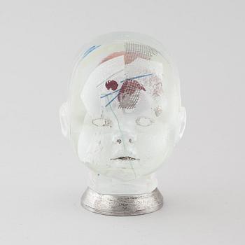 A glass sculpture by Claes Uvesten.