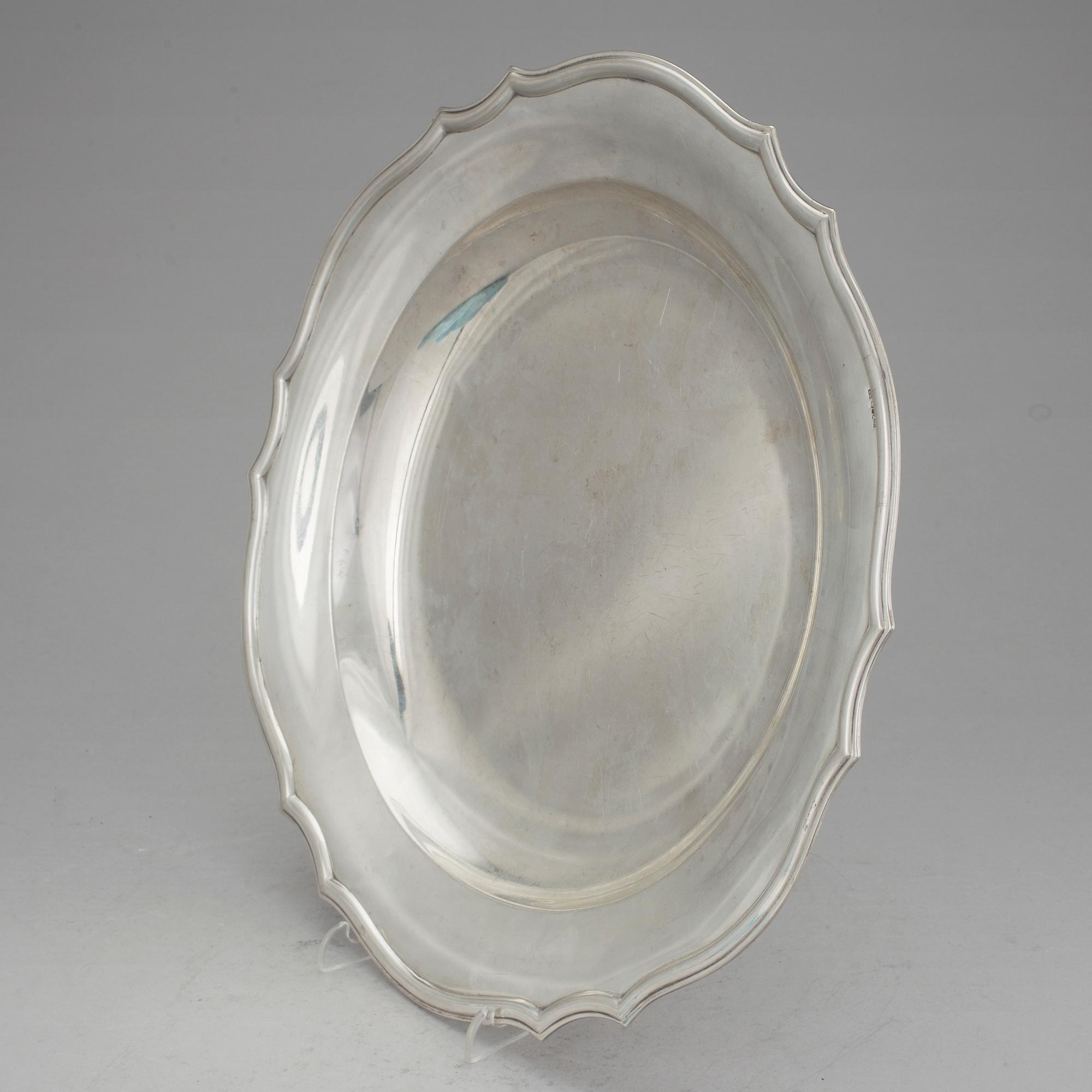 FAT, silver, bär svenska importstämplar Stockholm 1916. Vikt ca 711 gram.