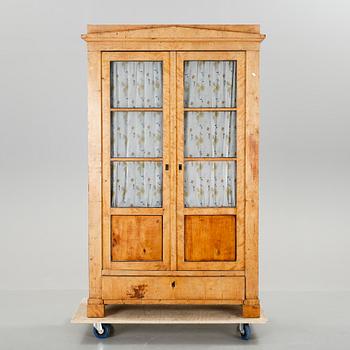 BOKSKÅP, Karl Johan, 1800-talets första hälft.