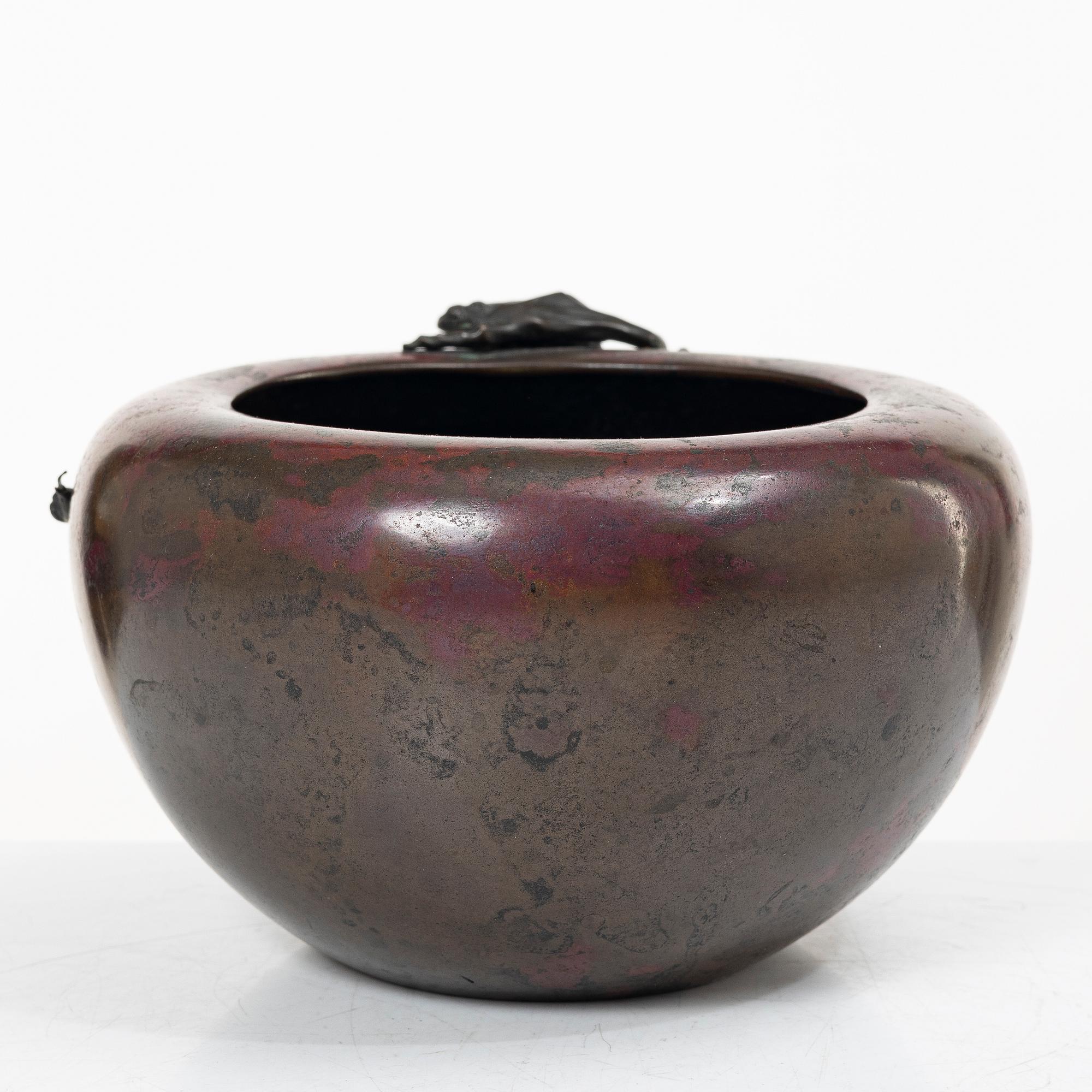 A Japanese bronze bowl / censer, Meiji (1868-1912).