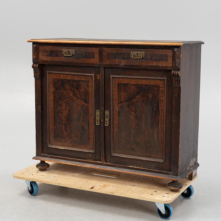 A cupboard, around the year 1900.