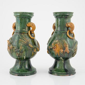 Vaser, ett par, keramik. Sydkina, Mingstil.