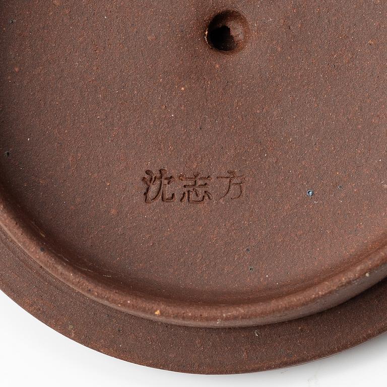 A group of three Chinese yixing teapots, 1960-80s.