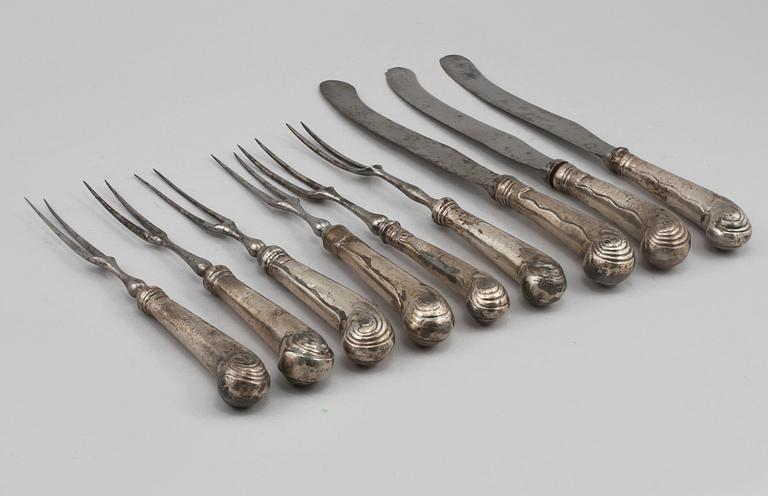 BESTICK, 9 st, silver och vitmetall, troligen England, rokoko, 1700-tal.