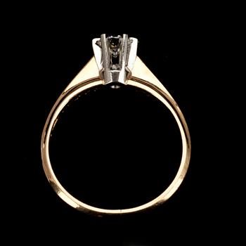 RING, guld 18K, briljantslipad diamant 0,35 ct. N. Westerback, 1970-tal. Vikt 2,9 g.