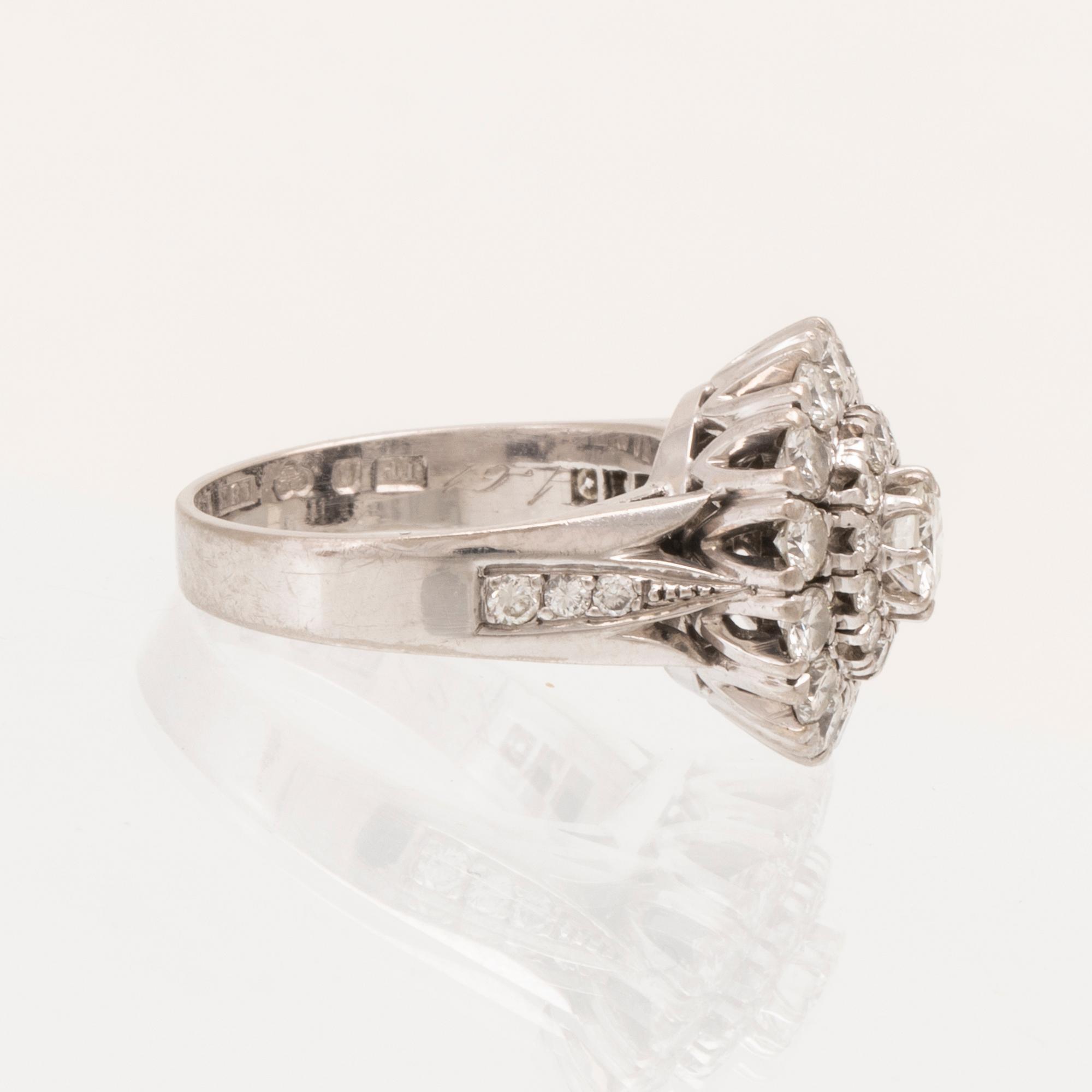 An 18K white gold ring/cocktail ring with round brilliant-cut diamonds, Petterssons Eftr Juvelerar Ab Joh Stockholm 1945.