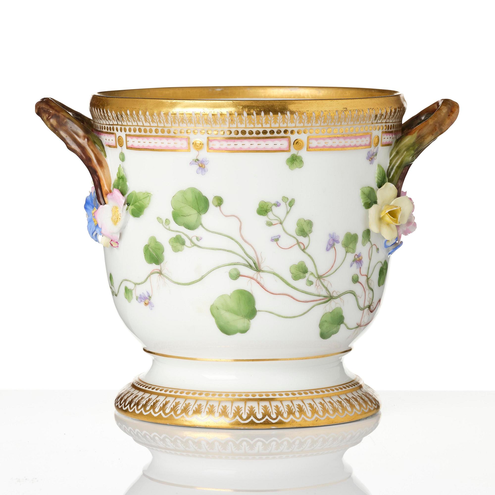 Ytterfoder/Vinkylare, porslin. 'Flora Danica', Royal Copenhagen, Danmark, 1900-tal.