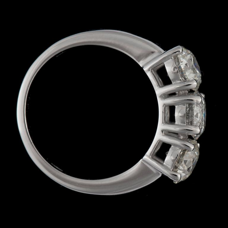 Diamantgradering, A diamond, 3.15 cts in total, ring. Quality circa H/I1.