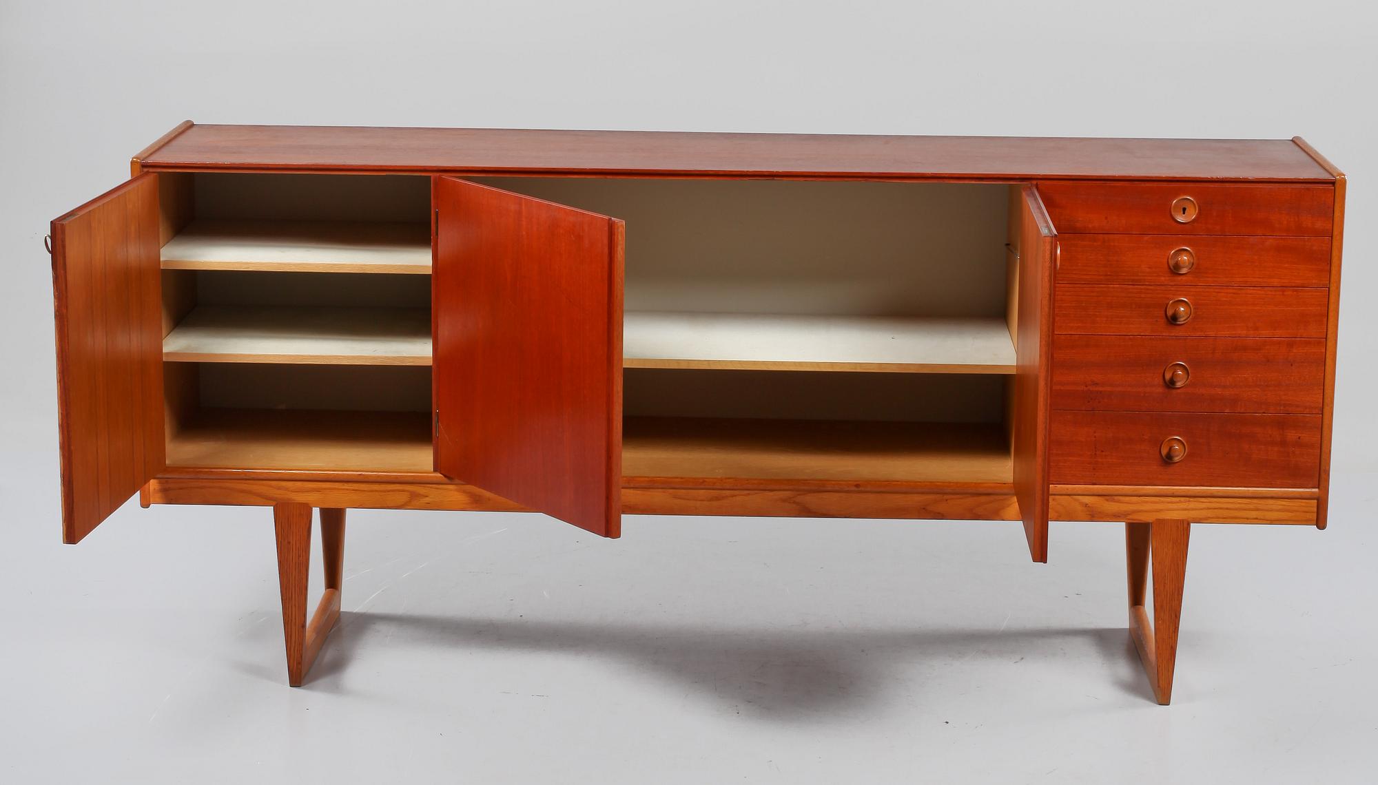 SIDEBOARD, "Tokyo", Yngvar Sandström, 1900-talets mitt.