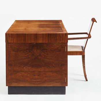 Kurt von Schmalensee, skrivbord samt karmstol, utförda av AB David Blomberg för Stockholmsutställningen 1930.