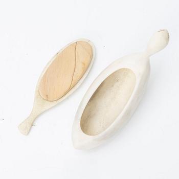 Lars Levi Sunna, box in the shape of a ptarmigan, signed.