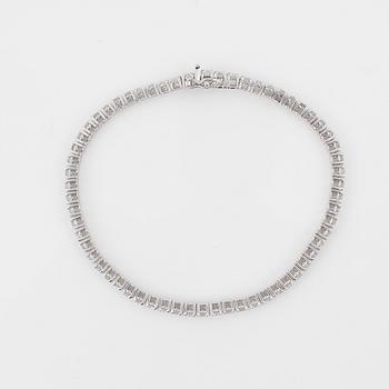 ARMBAND, ett riviére med 62 briljanter, totalt ca 4.88ct.