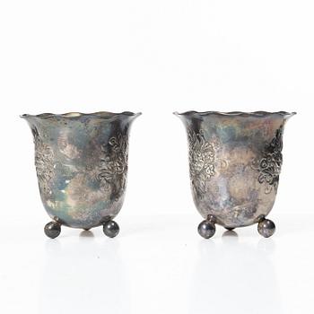 Guldsmedsaktiebolaget (GAB), Pair of similar silver beakers on foot, Stockholm, 1941–1946.