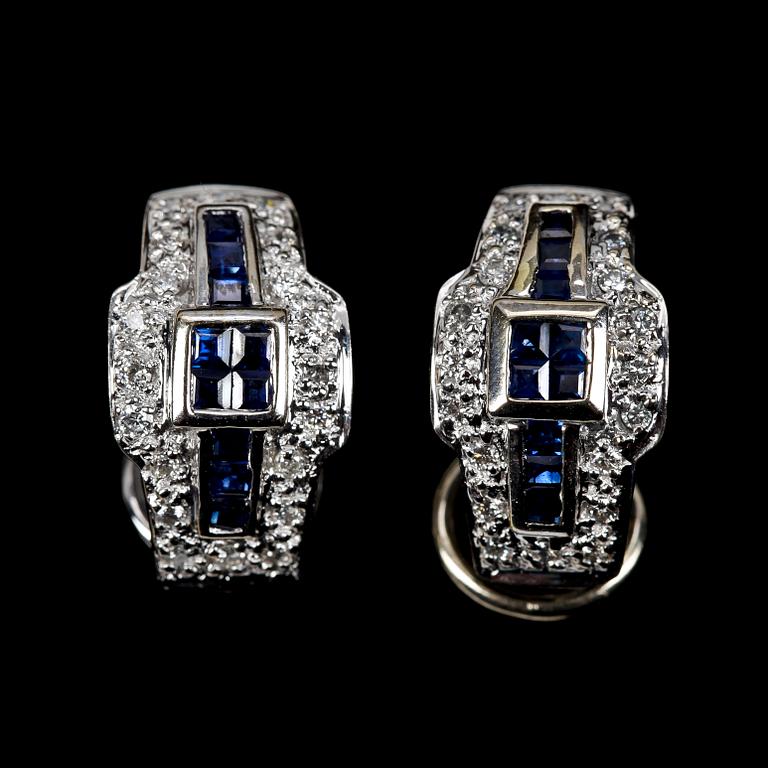 EARRINGS, carré cut blue sapphires and brilliant cut diamonds, tot. app. 0.40 cts.